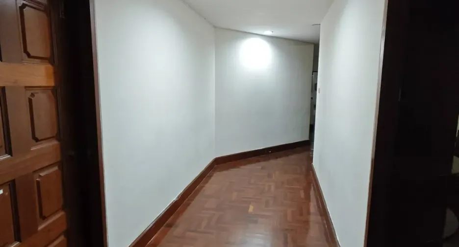 À louer 3 chambres appartement à Khlong Toei, Bangkok