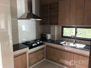 For rent 4 bedrooms house in Bang Kapi, Bangkok