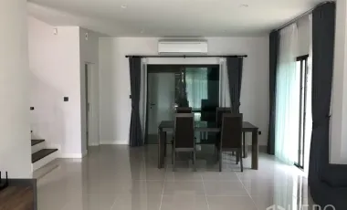 For rent 4 bedrooms house in Bang Kapi, Bangkok