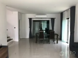 For rent 4 bedrooms house in Bang Kapi, Bangkok