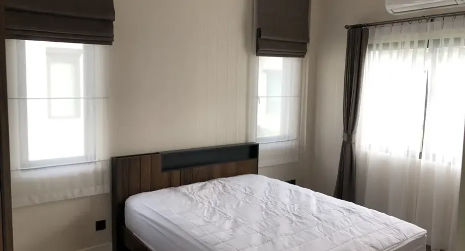 For rent 4 bedrooms house in Bang Kapi, Bangkok