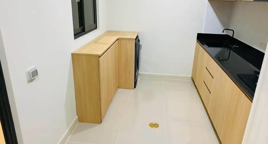 Casa adosada en alquiler de 3 habitaciones en Bang Phli, Samut Prakan