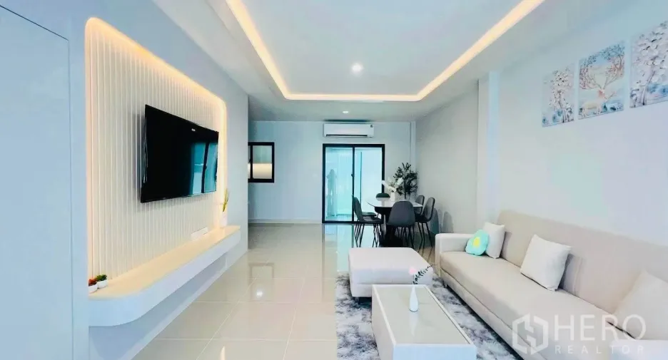 Casa adosada en alquiler de 3 habitaciones en Bang Phli, Samut Prakan