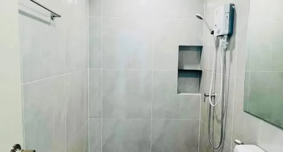 Casa adosada en alquiler de 3 habitaciones en Bang Phli, Samut Prakan