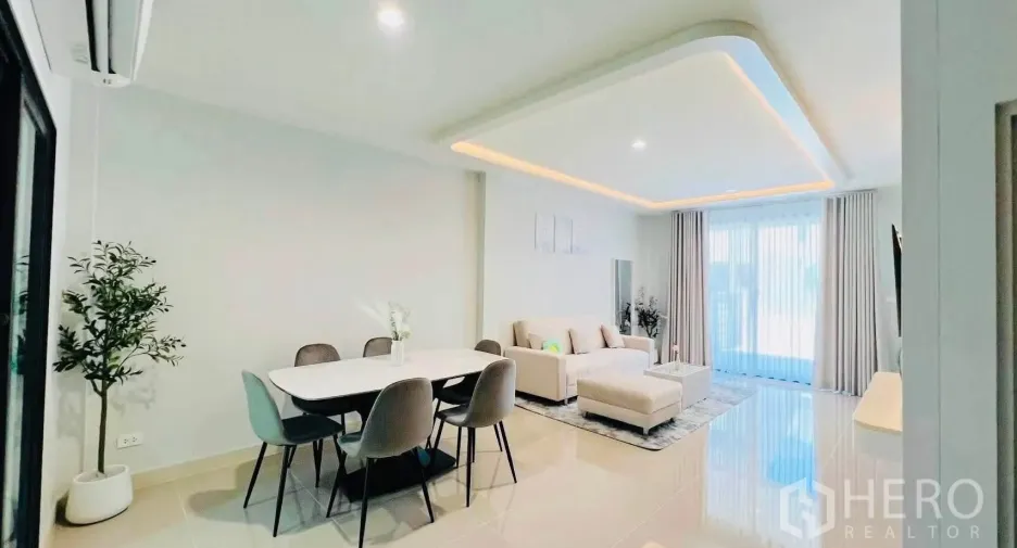 Casa adosada en alquiler de 3 habitaciones en Bang Phli, Samut Prakan