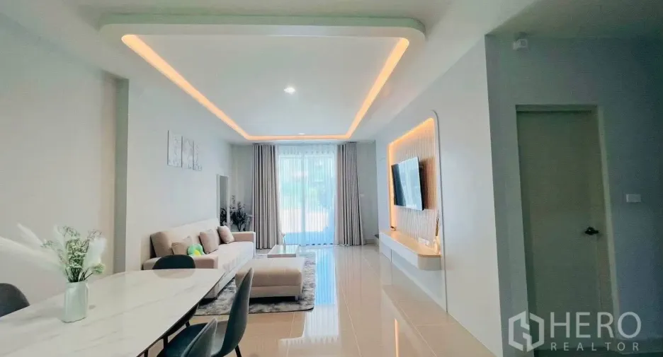 Casa adosada en alquiler de 3 habitaciones en Bang Phli, Samut Prakan