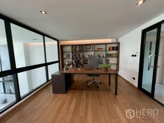 For rent そして for sale office in Mueang Samut Prakan, Samut Prakan