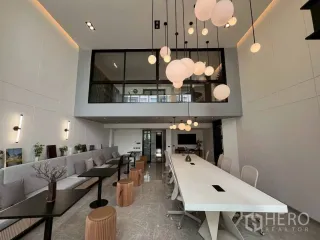 For rent そして for sale office in Mueang Samut Prakan, Samut Prakan