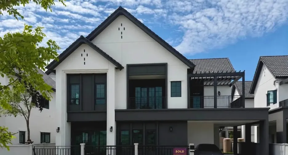 Casa en alquiler y en venta de 4 habitaciones en Bang Phli, Samut Prakan