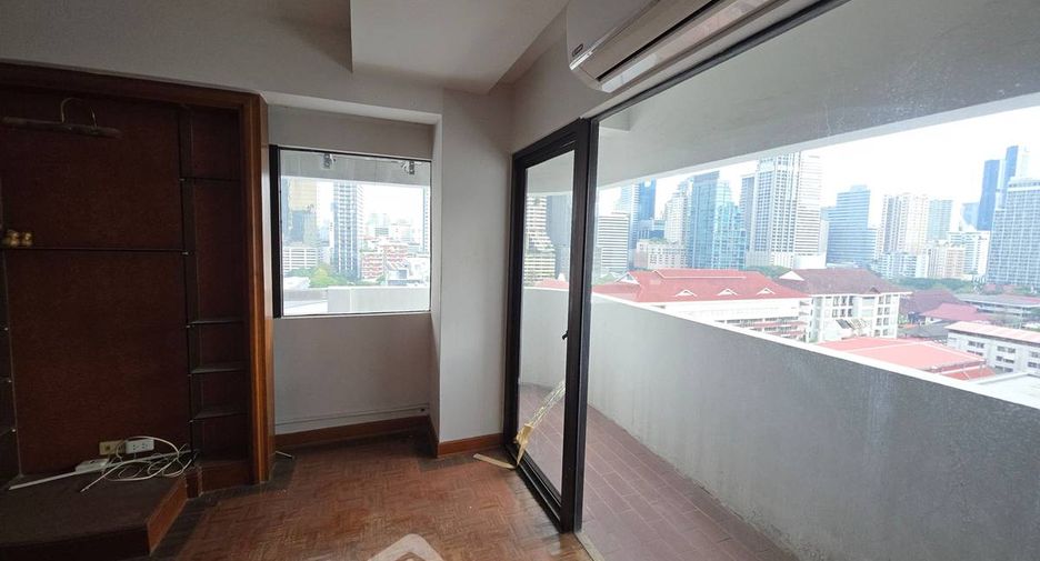 For sale 3 bedrooms condo in Watthana, Bangkok