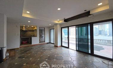For sale 3 bedrooms condo in Watthana, Bangkok