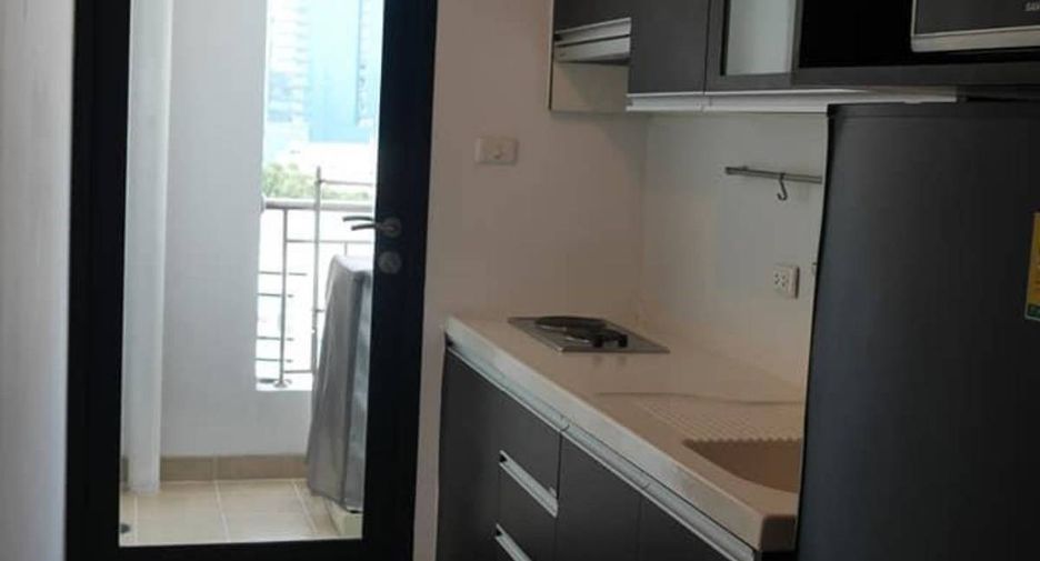 Condo en alquiler de 2 habitaciones en Yan Nawa, Bangkok