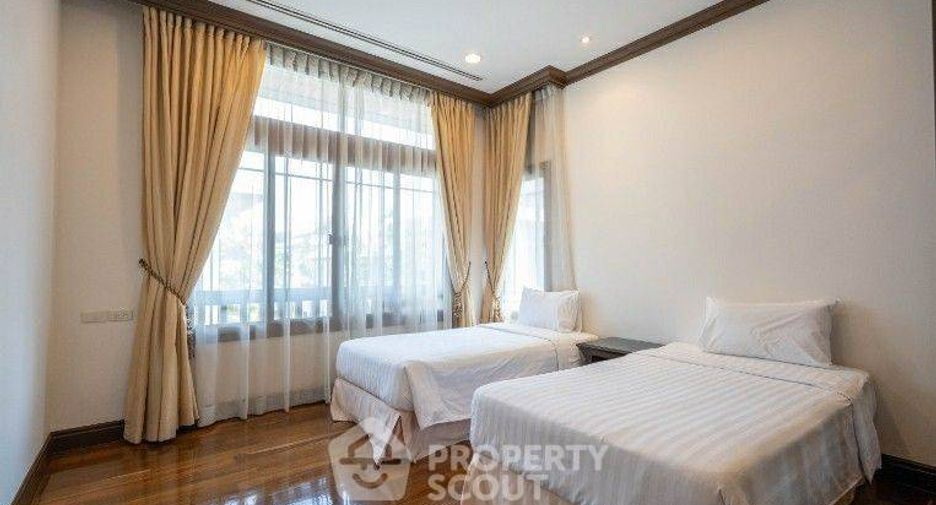 À louer 4 chambres maison à Yan Nawa, Bangkok