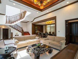 Casa en alquiler de 4 habitaciones en Yan Nawa, Bangkok