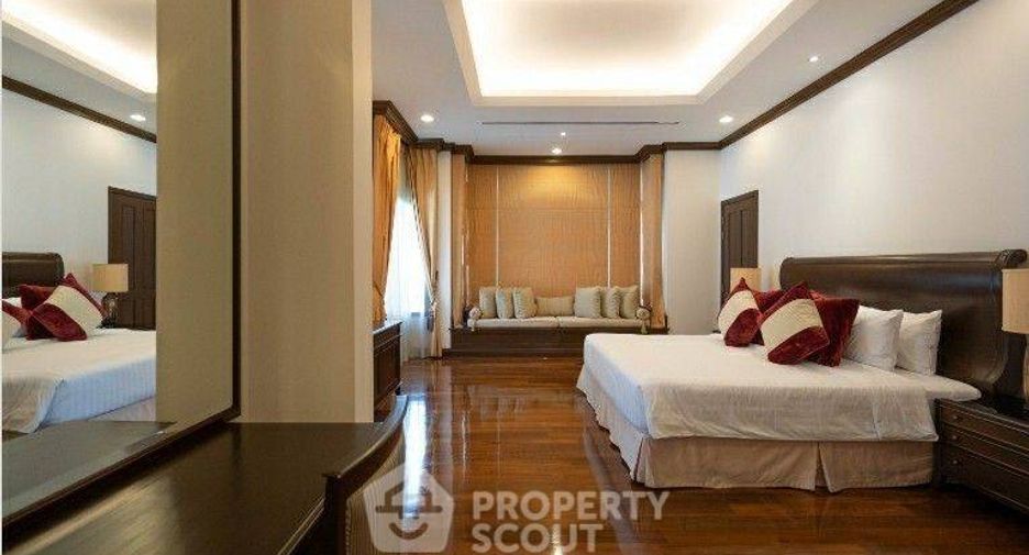 À louer 4 chambres maison à Yan Nawa, Bangkok