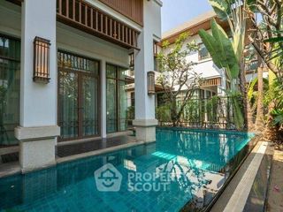 Casa en alquiler de 4 habitaciones en Yan Nawa, Bangkok