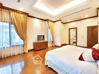 Casa en alquiler de 4 habitaciones en Yan Nawa, Bangkok