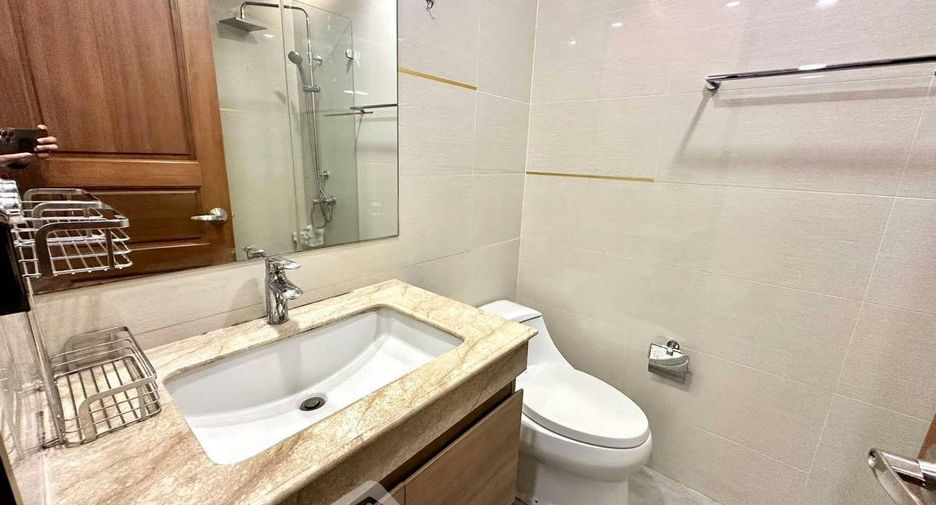For rent 2 bedrooms condo in Huai Khwang, Bangkok
