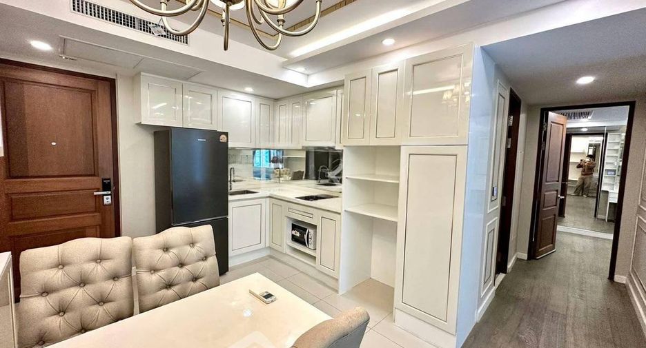 For rent 2 bedrooms condo in Huai Khwang, Bangkok