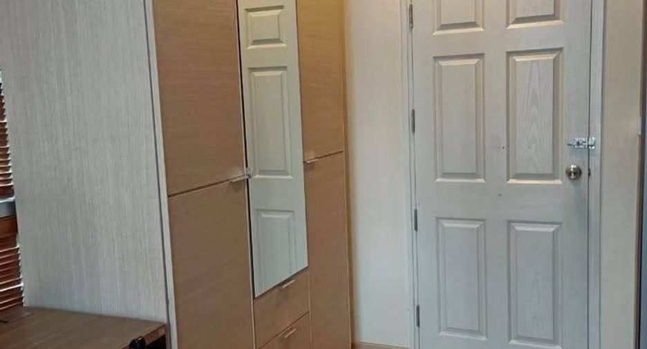 For rent 2 bedrooms condo in Sathon, Bangkok