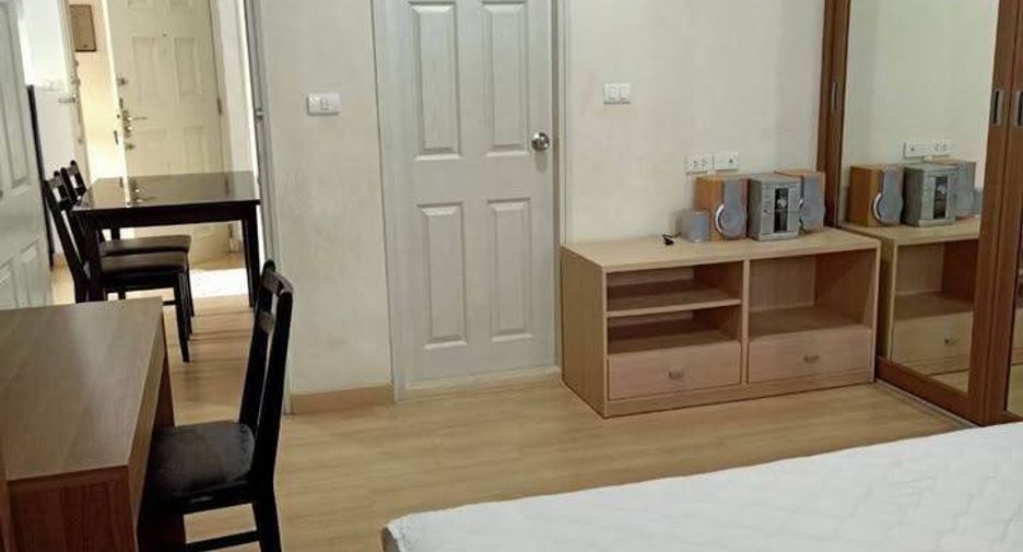 For rent 2 bedrooms condo in Sathon, Bangkok