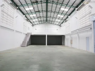 Gewerbefläche zum Kauf mit 4 Zimmer in Bang Lamung, Chonburi