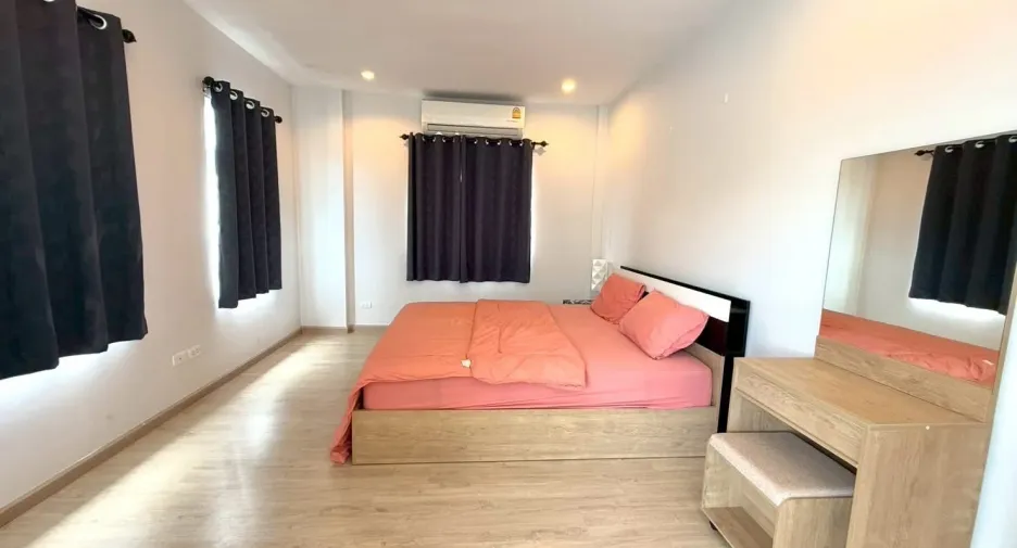 For sale 4 bedrooms villa in Bang Lamung, Chonburi