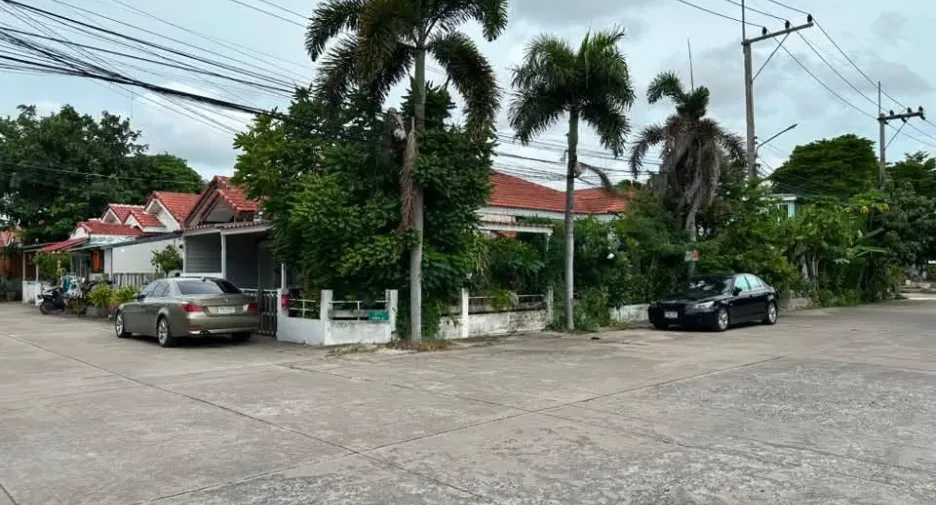 À vendre 2 chambres maison de ville à Bang Lamung, Chonburi