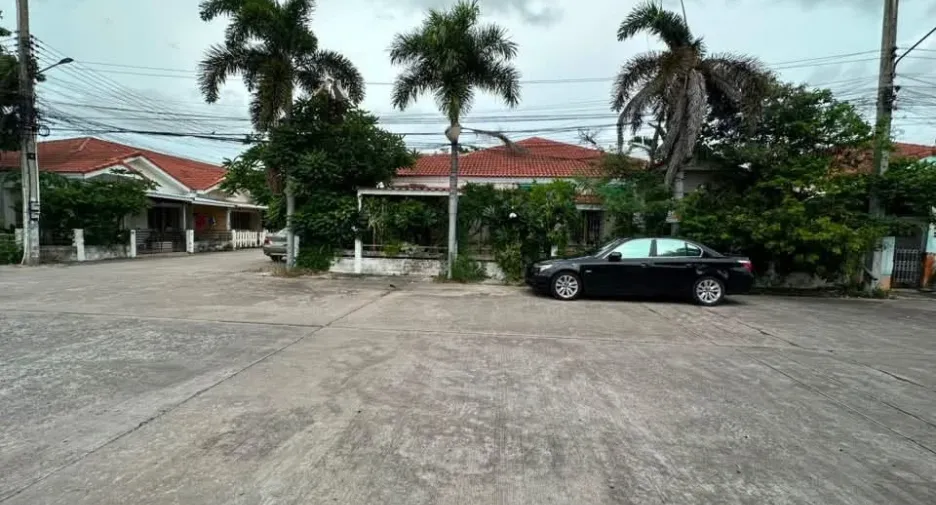 À vendre 2 chambres maison de ville à Bang Lamung, Chonburi