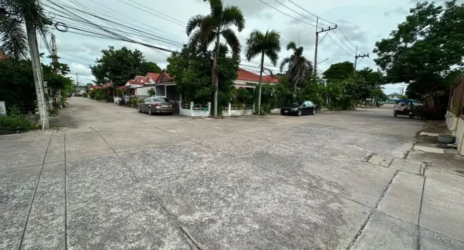 À vendre 2 chambres maison de ville à Bang Lamung, Chonburi