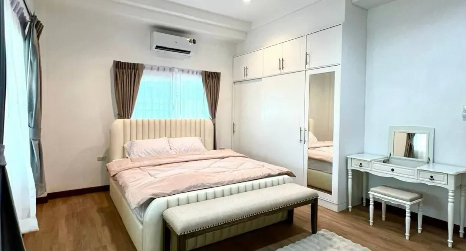 Haus zur Miete mit 4 Zimmer in Bang Lamung, Chonburi