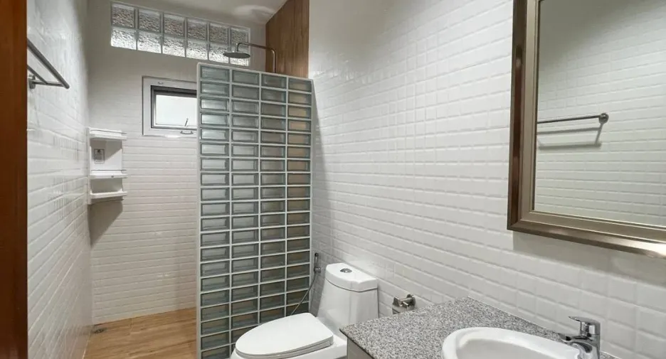 Haus zur Miete mit 4 Zimmer in Bang Lamung, Chonburi