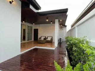 Haus zur Miete mit 4 Zimmer in Bang Lamung, Chonburi