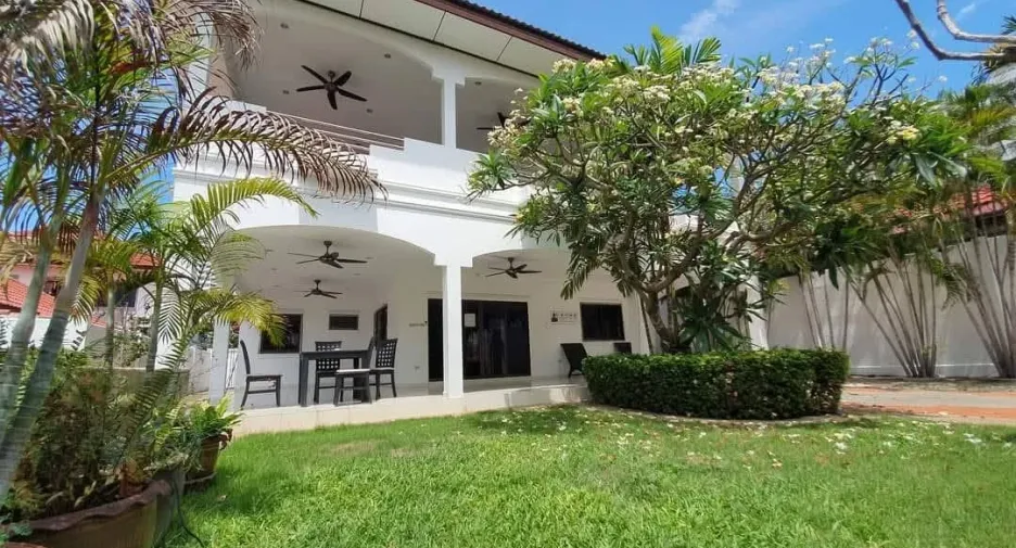 For rent 4 bedrooms villa in Jomtien, Pattaya