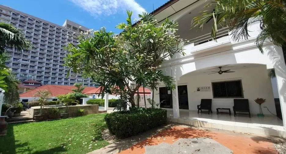 For rent 4 bedrooms villa in Jomtien, Pattaya
