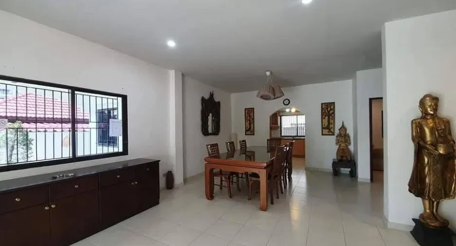 For rent 4 bedrooms villa in Jomtien, Pattaya