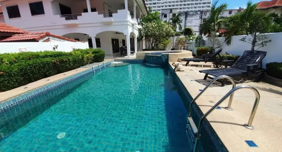 For rent 4 bedrooms villa in Jomtien, Pattaya