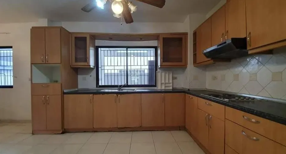 For rent 4 bedrooms villa in Jomtien, Pattaya