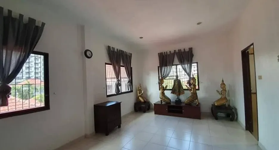 For rent 4 bedrooms villa in Jomtien, Pattaya