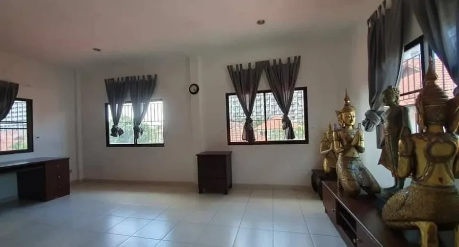 For rent 4 bedrooms villa in Jomtien, Pattaya
