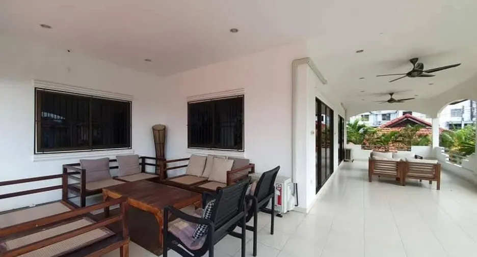For rent 4 bedrooms villa in Jomtien, Pattaya