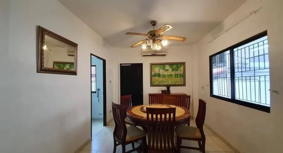 For rent 4 bedrooms villa in Jomtien, Pattaya