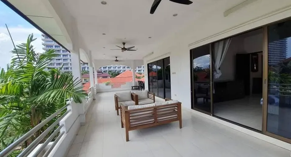 For rent 4 bedrooms villa in Jomtien, Pattaya
