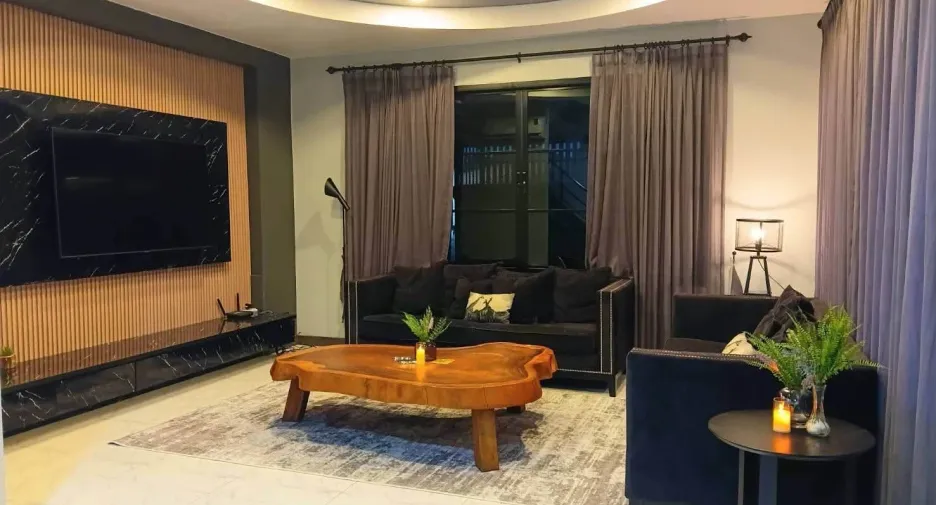 For rent 5 bedrooms villa in Bang Lamung, Chonburi