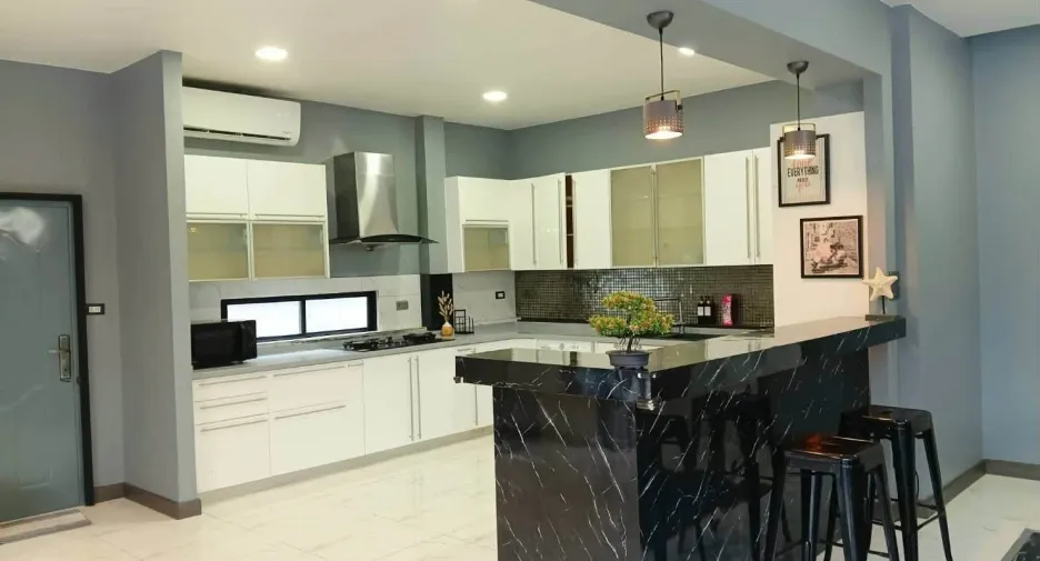 For rent 5 bedrooms villa in Bang Lamung, Chonburi