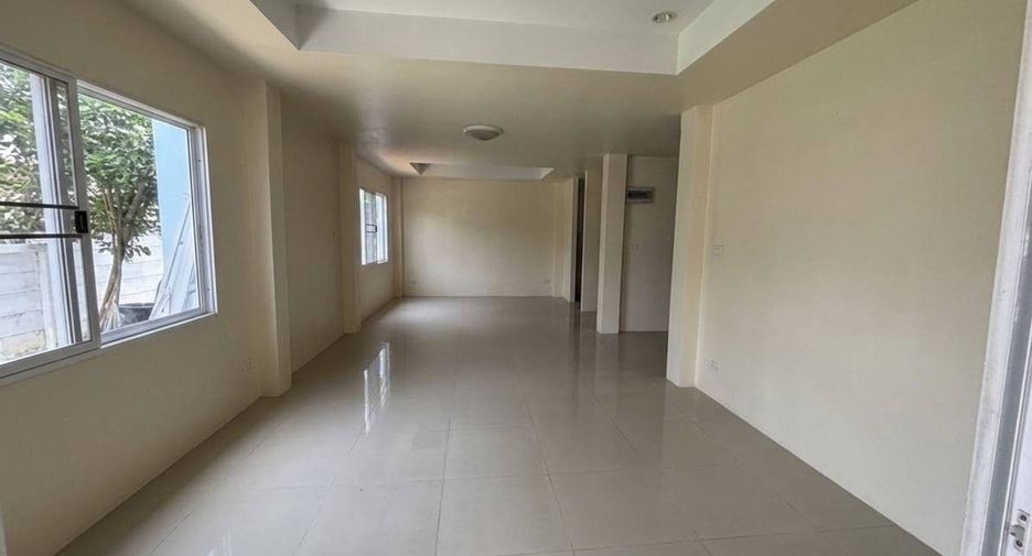 À vendre 3 chambres villa à Si Racha, Chonburi