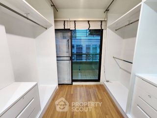 For sale 3 bedrooms condo in Yan Nawa, Bangkok