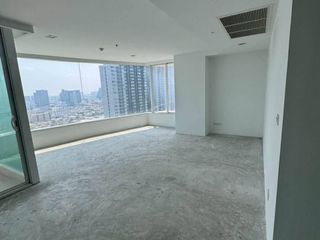 For sale 3 ベッドルーム condo in Dusit, Bangkok