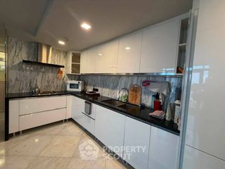 Condo en alquiler y en venta de 3 habitaciones en Yan Nawa, Bangkok