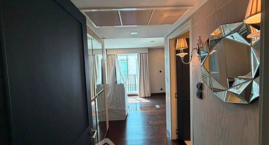 Condo en alquiler y en venta de 3 habitaciones en Yan Nawa, Bangkok
